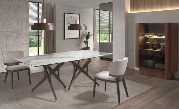 Cadeira Orin 4165 em madeira de nogueira natural com estofado em couro sintético castanho | Moveistore