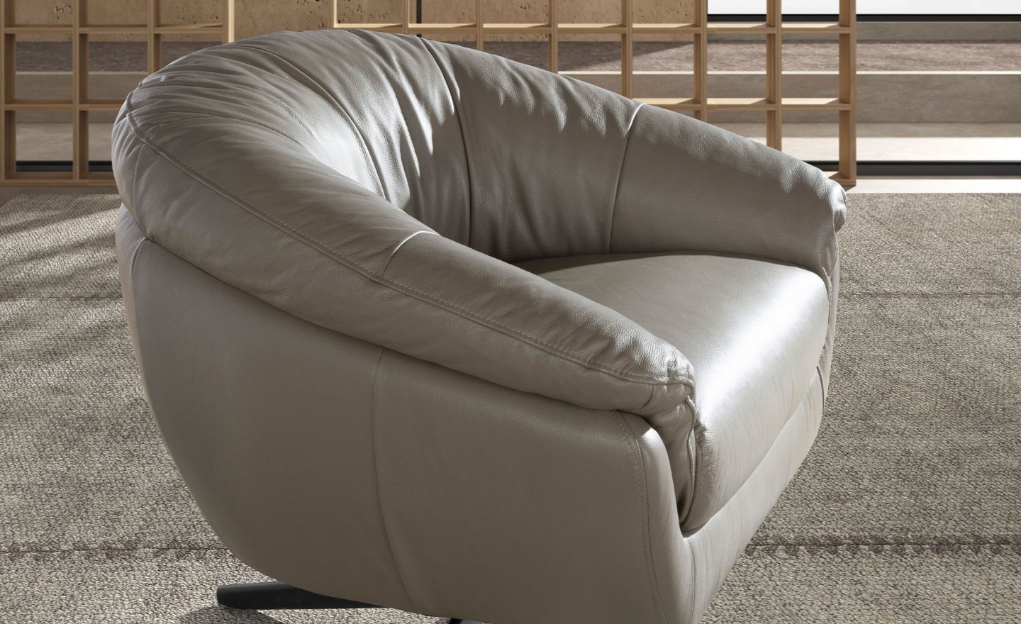 Poltrona Giratória Lunna 5138 em pele cinzenta com base em aço preto | Moveistore