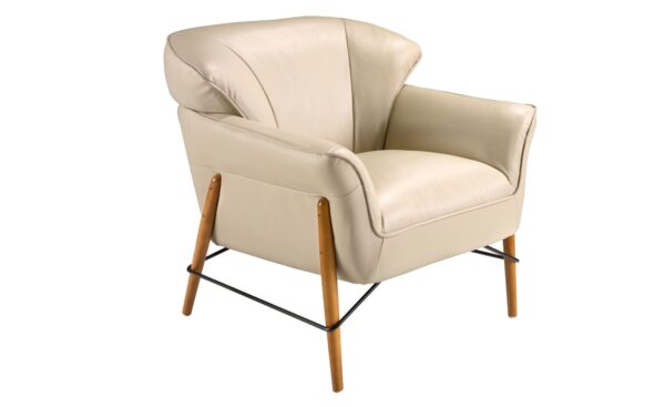 Poltrona em Pele Malmo 5129 Poltrona em Pele Malmo 5129 com estofos cor de areia, pés em madeira e detalhe em aço preto | Moveistore