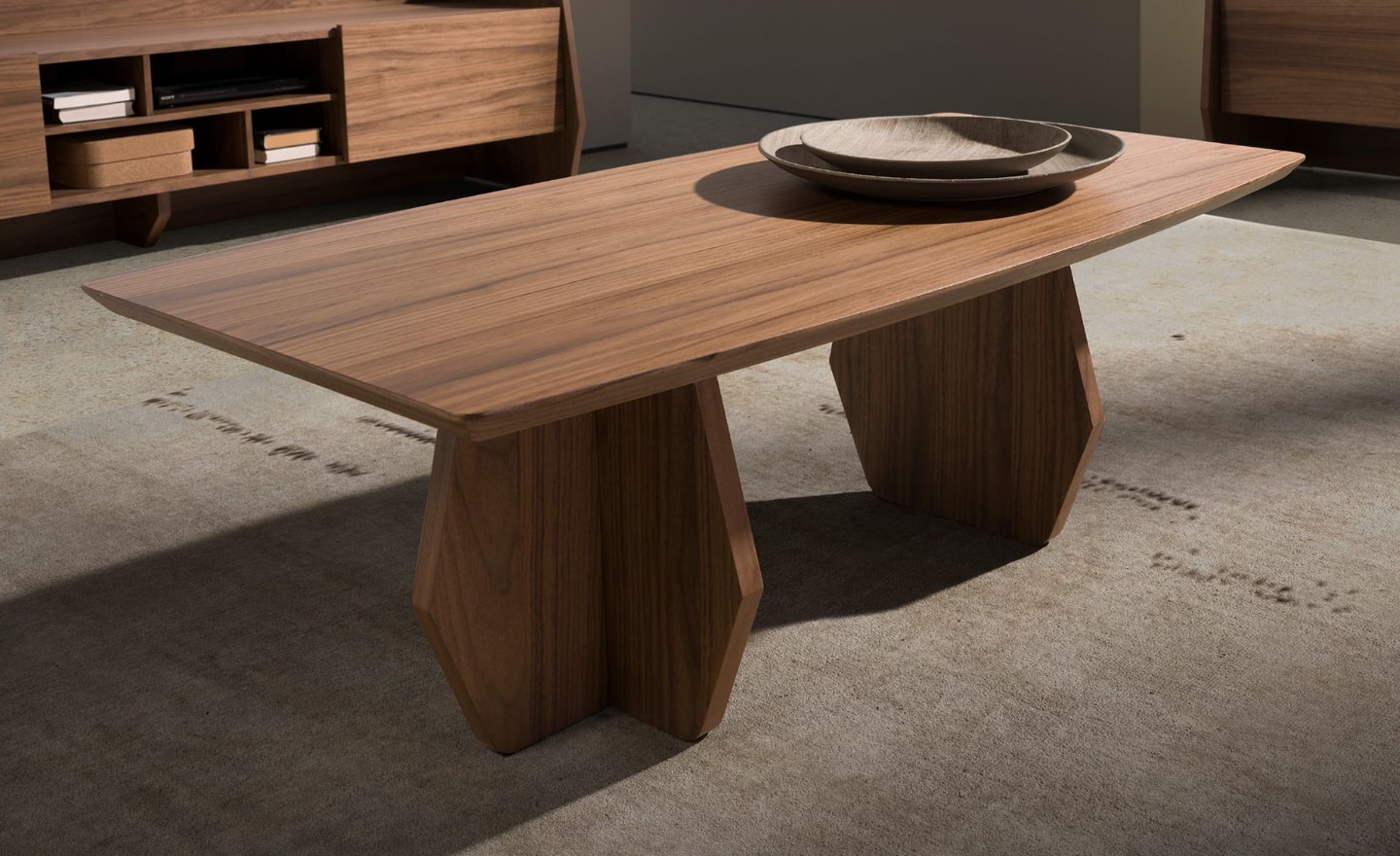 Mesa de Centro Siena 2142 em madeira folheada a nogueira natural com tampo oval | Moveistore