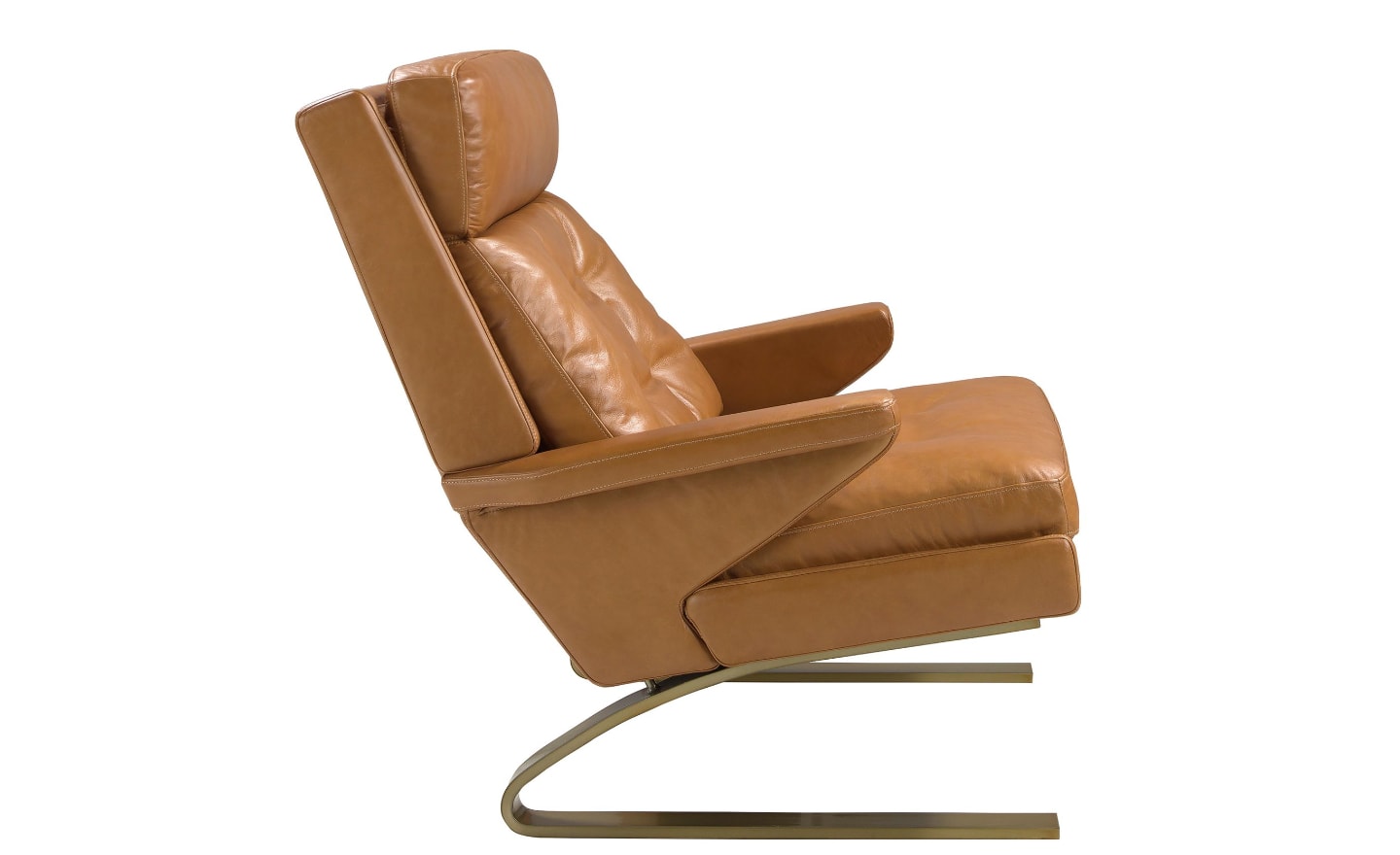 Poltrona em Pele Ferrara 5157 com estofo cor de camelo, acabamento capitonné e estrutura metálica dourada | Moveistore