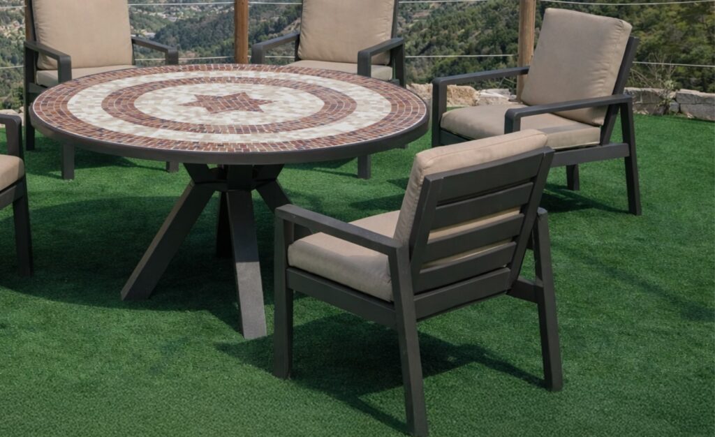 Cadeira de Jardim Camelia em alumínio com braços integrados e almofadas acolchoadas | Moveistore