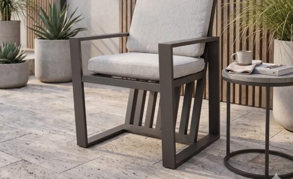 Cadeira de Exterior Abigueil em alumínio com acabamento Qualicoat e design ergonómico | Moveistore