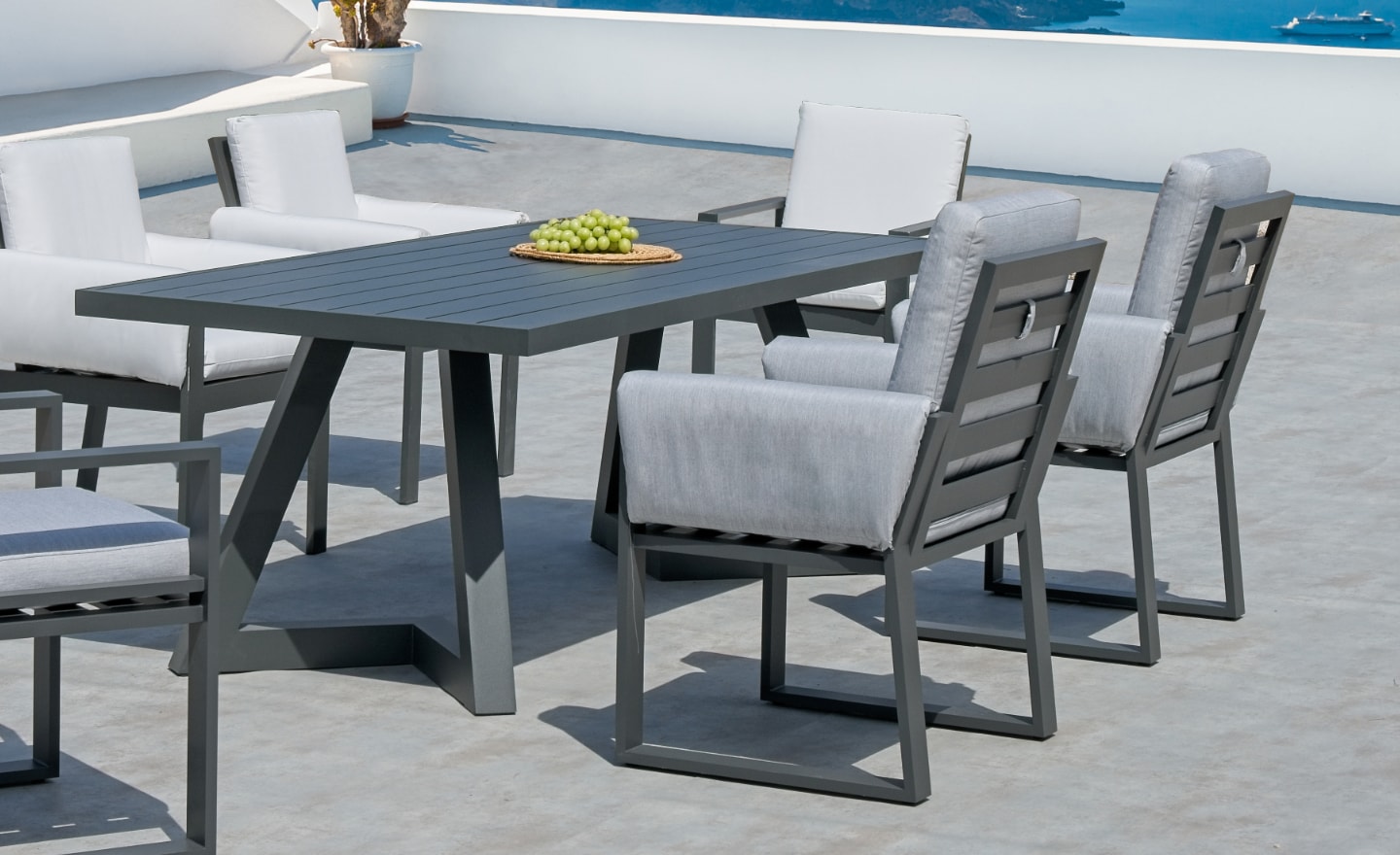Cadeira de Exterior Bolonia 2 em alumínio com braços integrados e almofadas acolchoadas | Moveistore