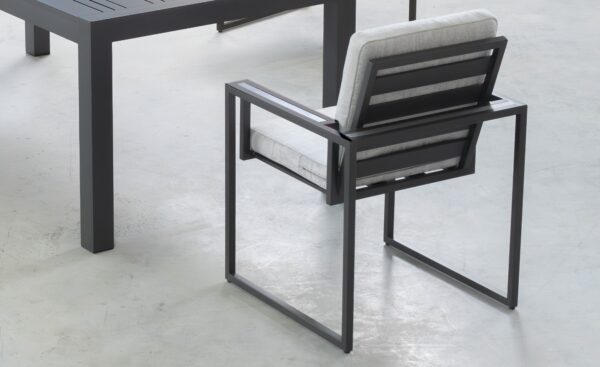 Cadeira de Exterior Llaker em alumínio com braços e design moderno | Moveistore