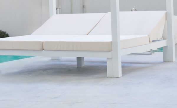 Cama Balinesa de Exterior Oxaca em alumínio com cobertura retrátil de lâminas | Moveistore