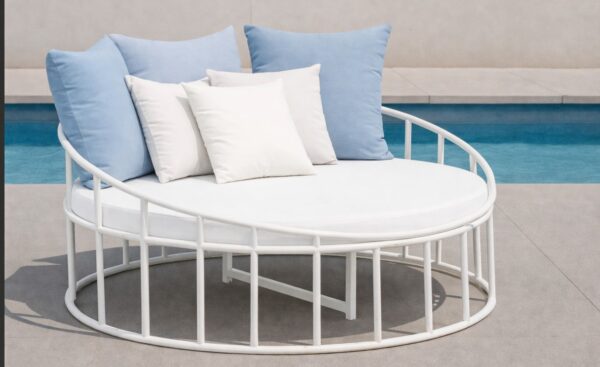 Cama de Exterior Fortemar Cama de Exterior Fortemar redonda em alumínio branco com almofadão e almofadas decorativas | Moveistore