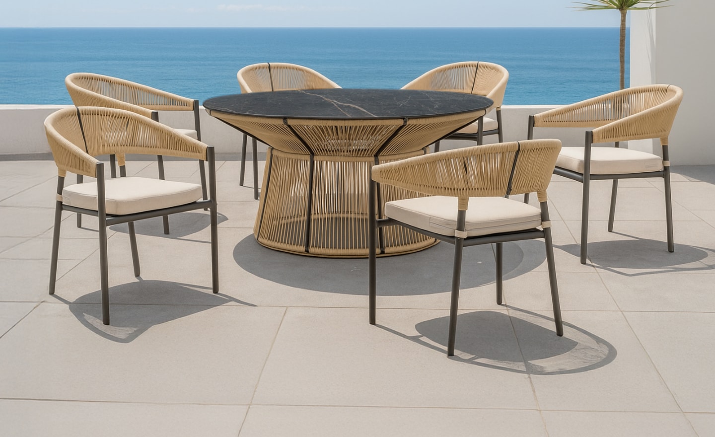 Conjunto Mesa e Cadeiras de Jardim Rodhos com mesa redonda, tampo efeito pedra e cadeiras em corda entrançada | Moveistore