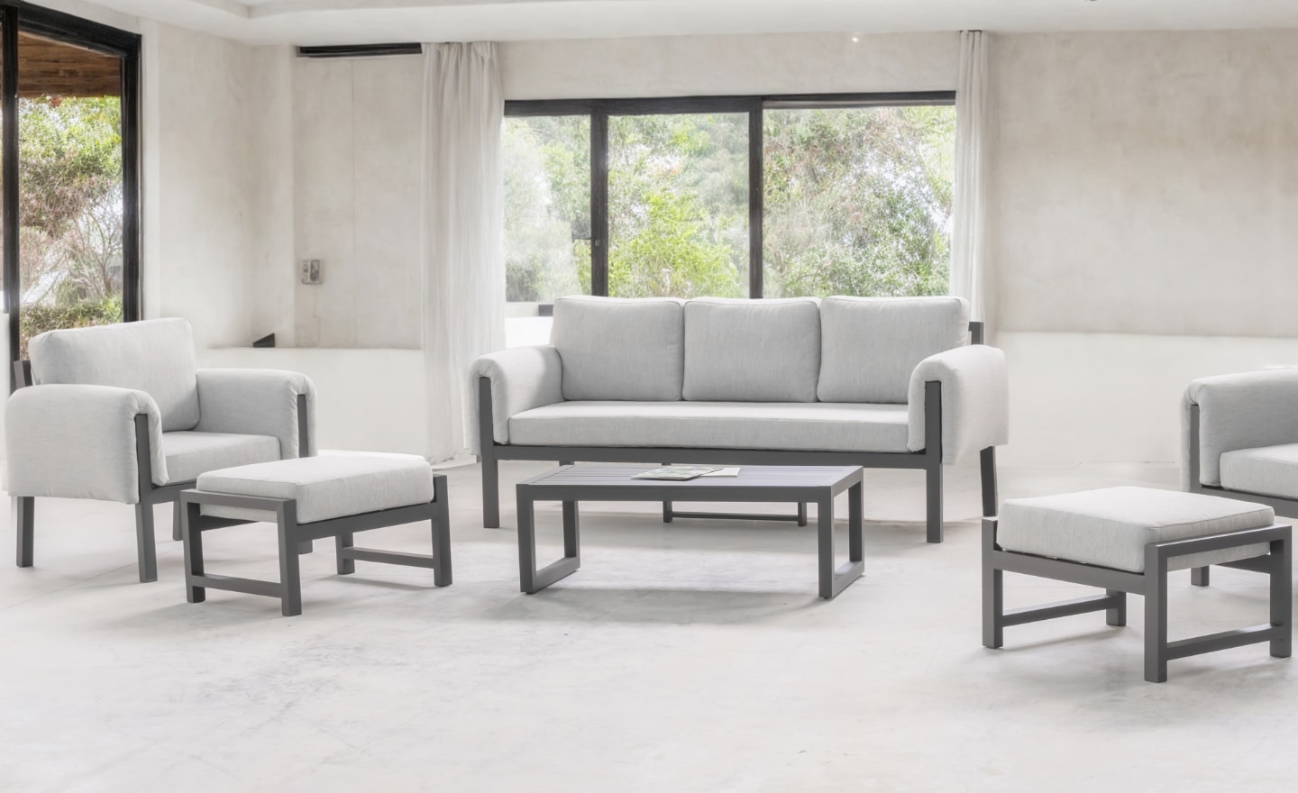 Conjunto de Exterior Arizona com sofá, cadeirões e mesa de centro em alumínio | Moveistore