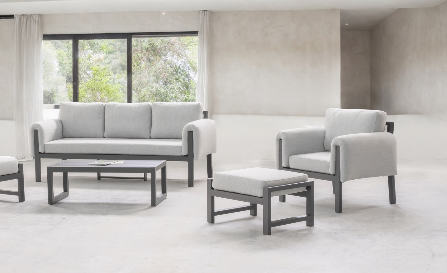 Conjunto de Exterior Arizona com sofá, cadeirões e mesa de centro em alumínio | Moveistore