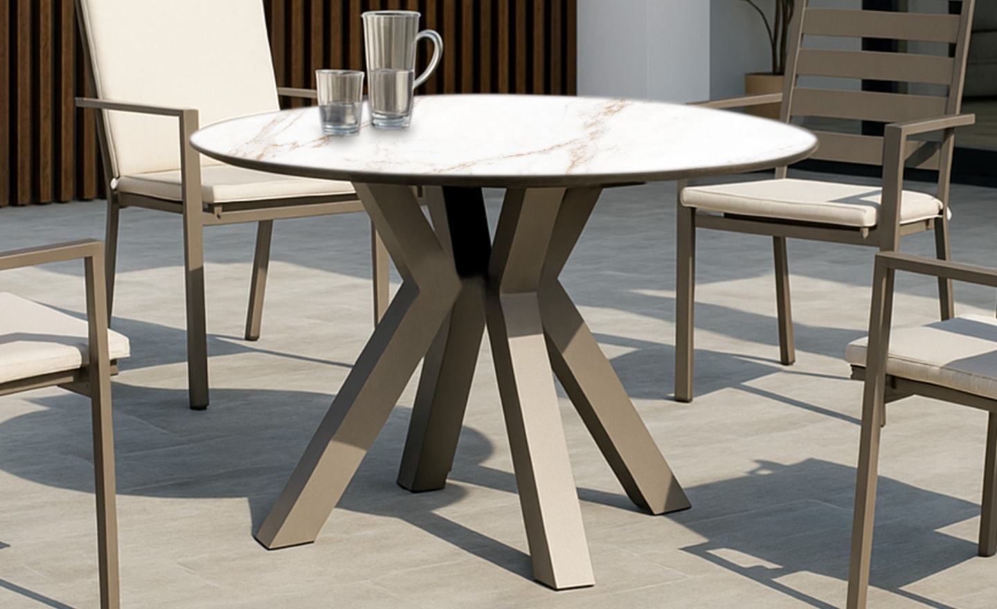 Mesa Redonda de Exterior com Cadeiras Veneto com tampo efeito mármore e cadeiras com braços | Moveistore
