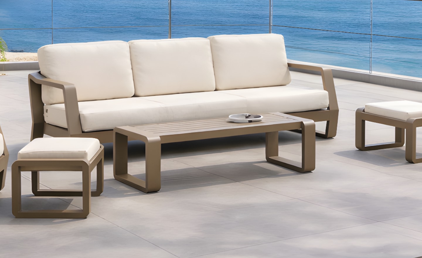 Mesa de Centro de Exterior Armania com estrutura em alumínio reforçado e tampo retangular | Moveistore