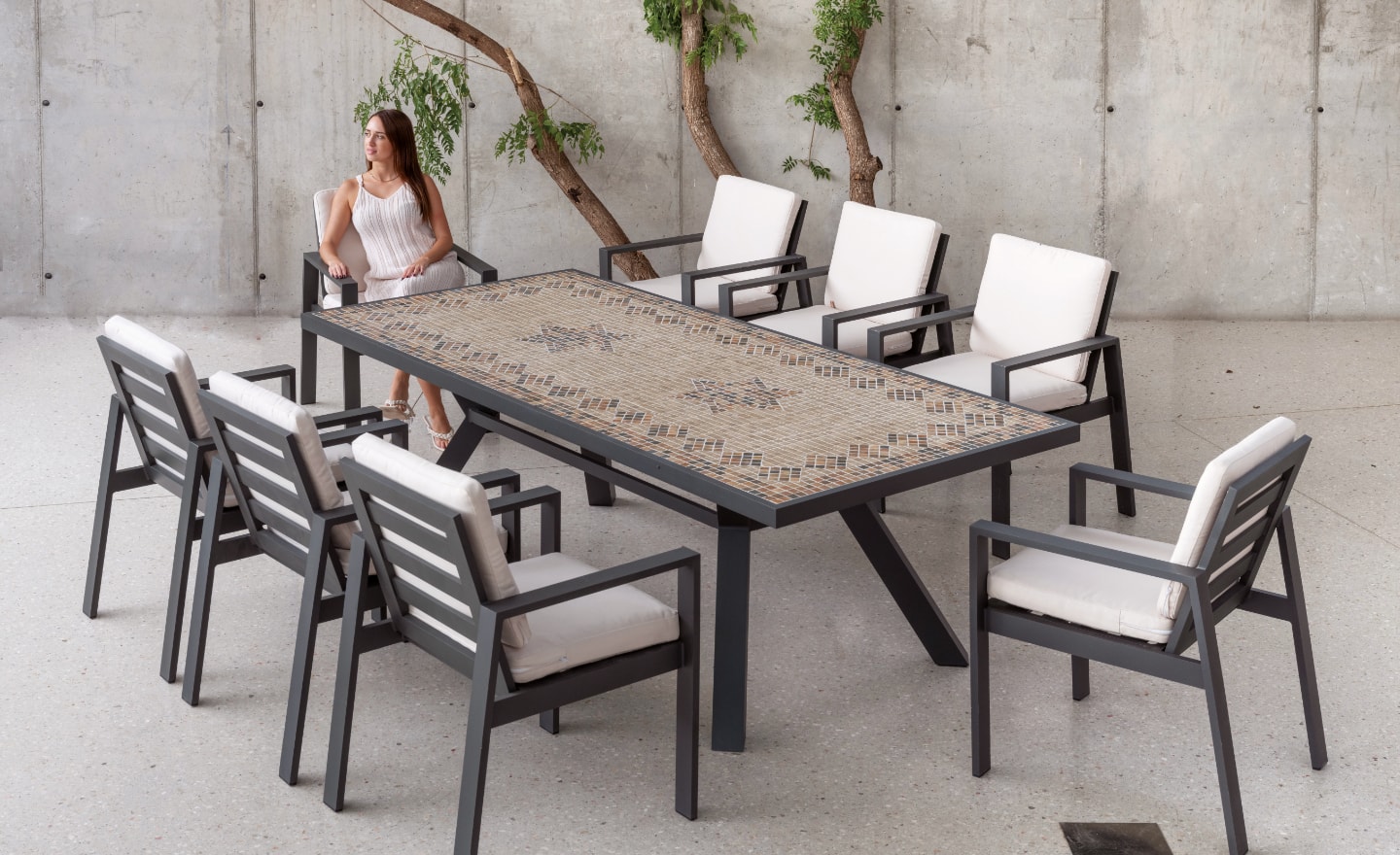 Mesa de Exterior Com Cadeiras Veneto com tampo em mosaico artesanal e cadeiras para exterior | Moveistore