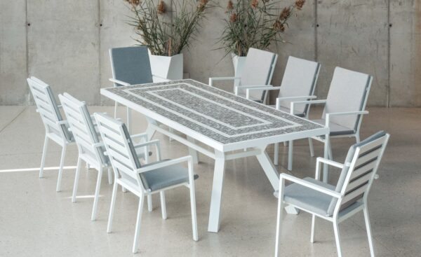 Mesa de Exterior Com Cadeiras Veneto com tampo em mosaico artesanal e cadeiras para exterior | Moveistore