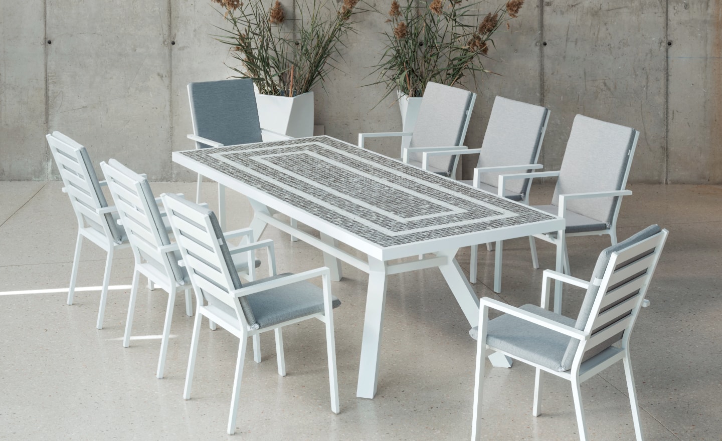 Mesa de Exterior Com Cadeiras Veneto com tampo em mosaico artesanal e cadeiras para exterior | Moveistore