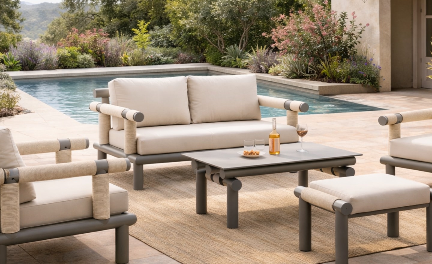 Sofá de Exterior Nusa 2 Lugares com estrutura tubular, braços em corda e almofadas acolchoadas | Moveistore
