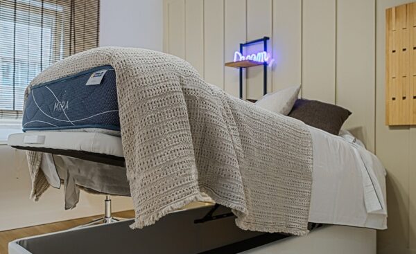 Colchão Mira Molaflex de molas ensacadas com tecido Stretch e boa independência de movimentos | Moveistore
