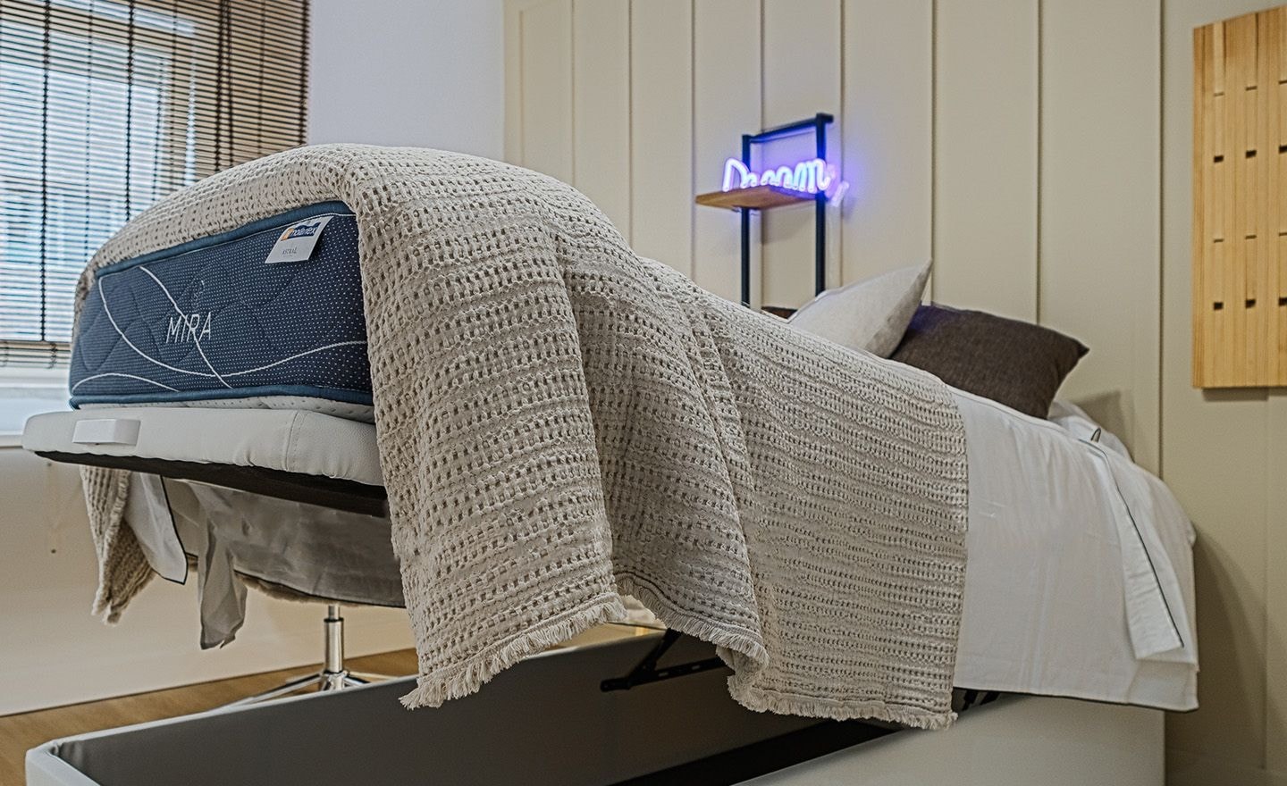 Colchão Mira Molaflex de molas ensacadas com tecido Stretch e boa independência de movimentos | Moveistore
